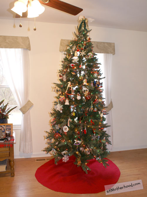 Burlap tree skirt