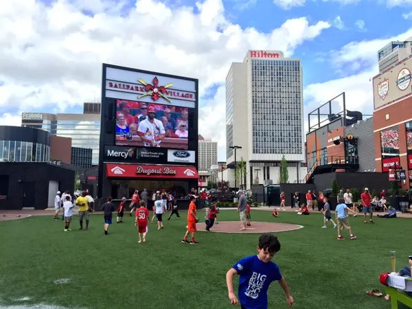 Can you bring a water bottle into Busch Stadium?