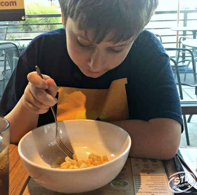 Noodles and Co kid friendly Mac and Cheese