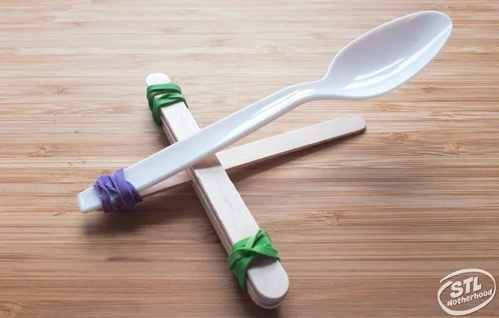 Simple Catapult with Popsicle Sticks and a Spoon - stlMotherhood