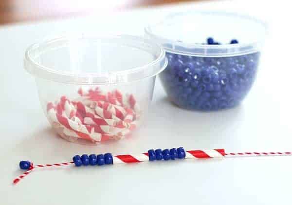 patriotic necklace from straws and beads