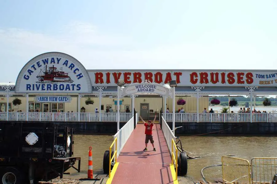 riverboat dock at Arch St. Louis