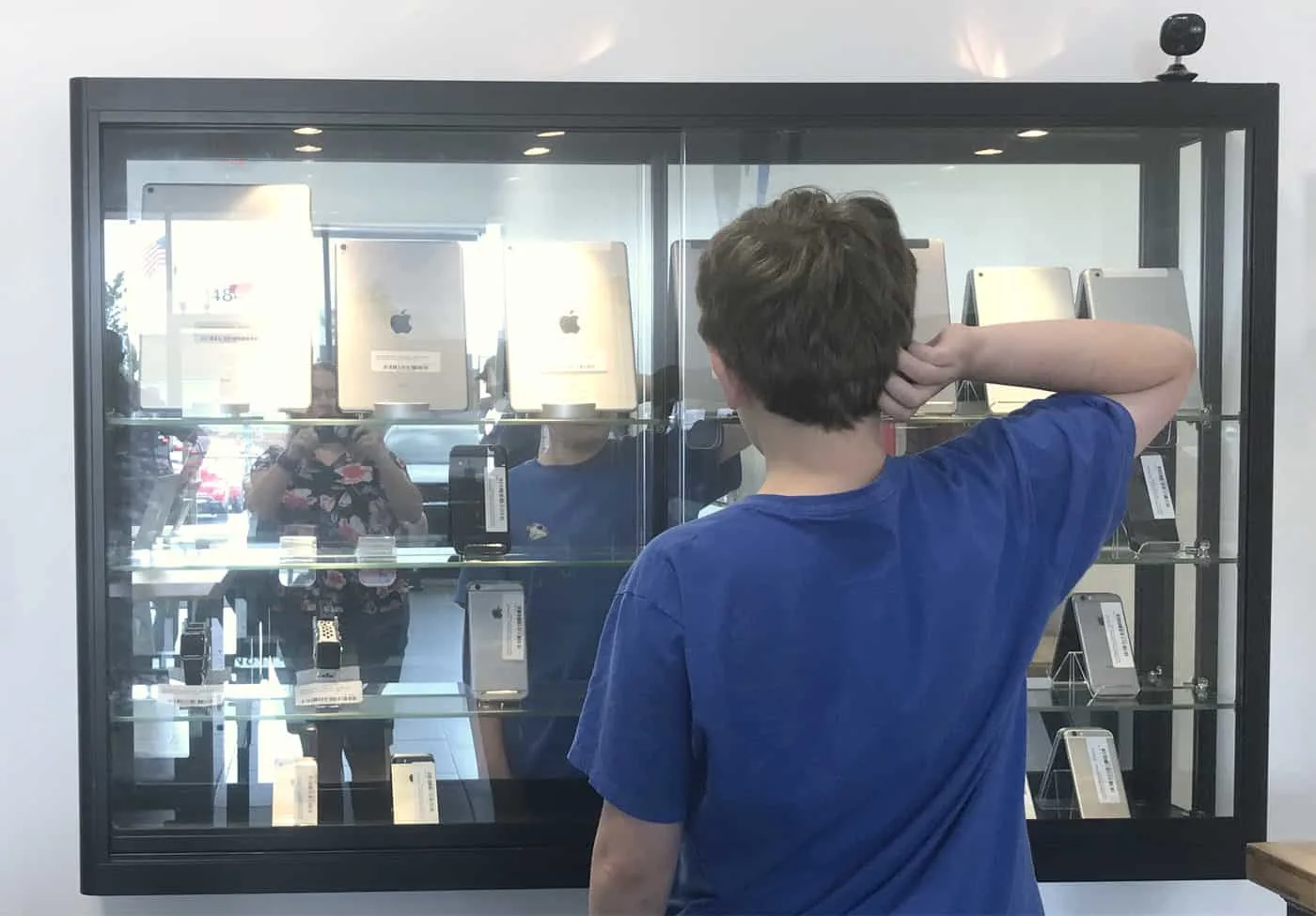 tween looking at iphones to buy at iTechshark