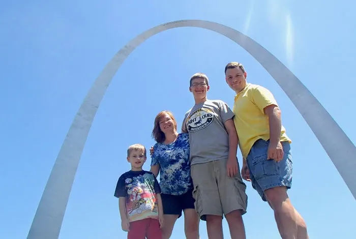 Best Places to take Pictures of the Arch with your Kids 