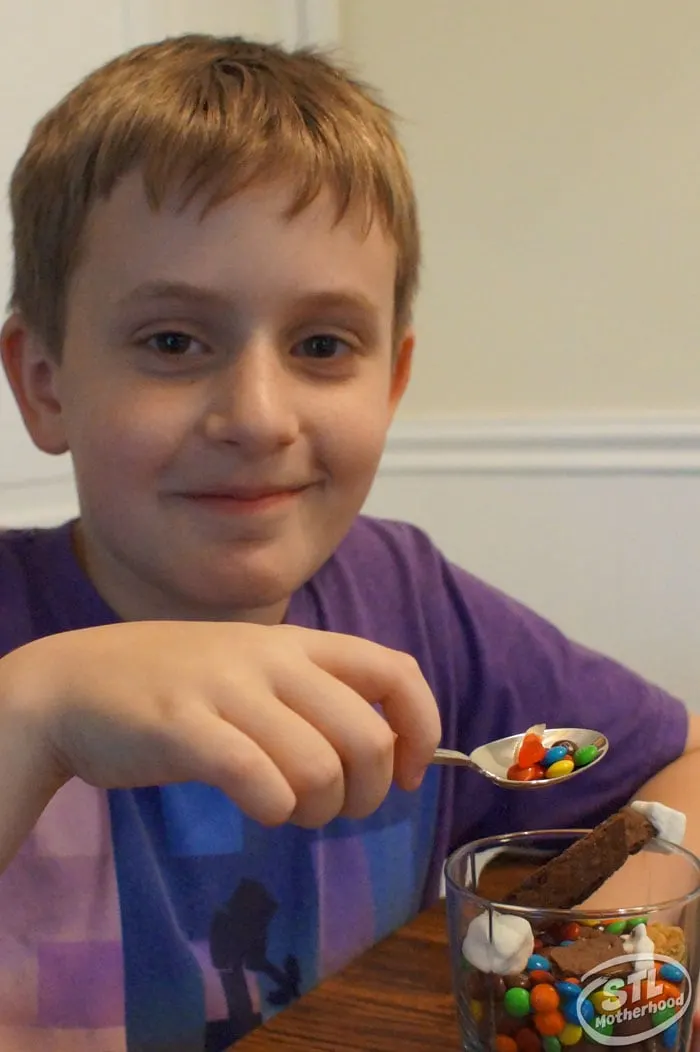 Kid eats "dirt" for science with this edible STEM experiment. Dirt cup is made of crushed cookies and candies