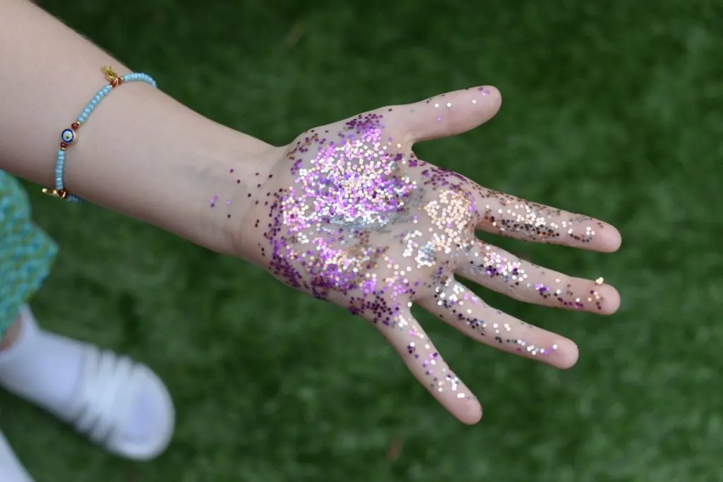 use glitter to show germs and how to wash your hands right