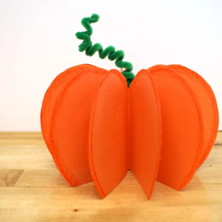 orange 3d paper pumpkin