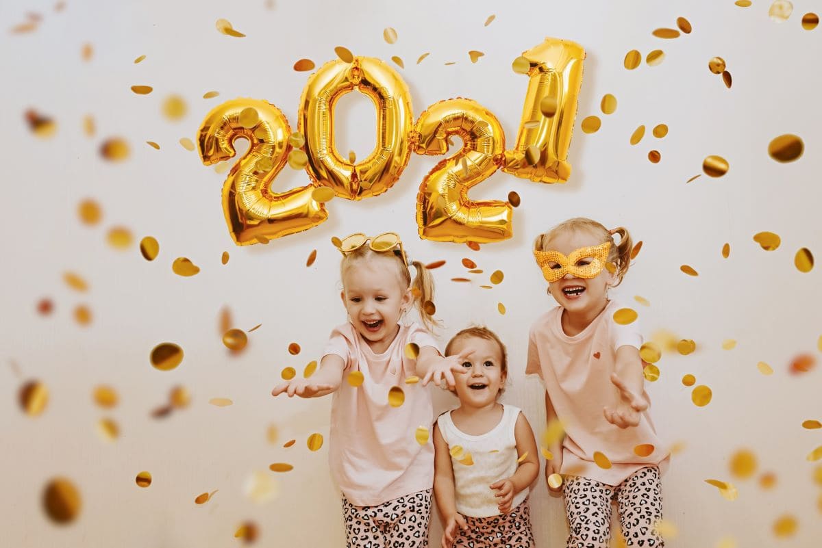 kids celebrating the new year